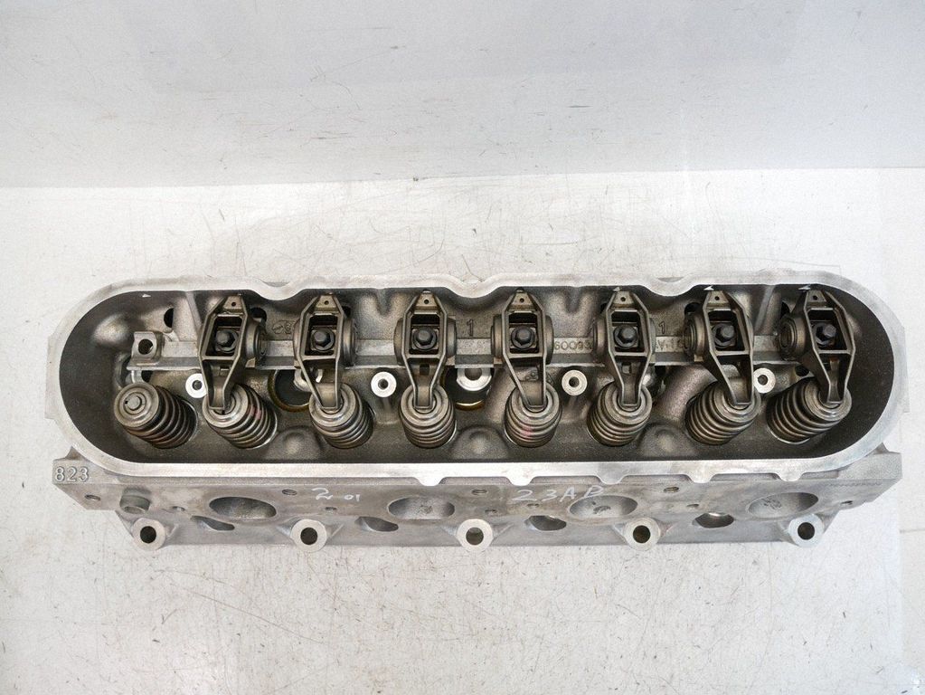Cadillac Escalade Engine head, Skladom v EÚ — foto 1