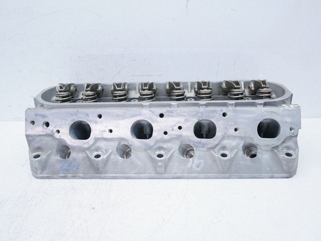 Cadillac Escalade Engine head, Skladom v EÚ — foto 1