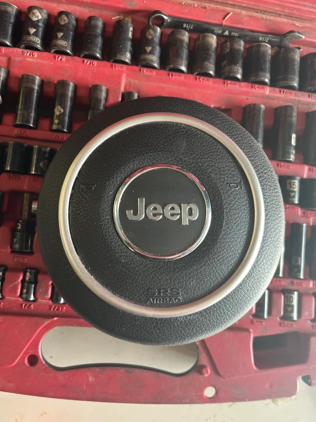 OEM komponent — Jeep Cherokee, dovoz Kanada — foto 1