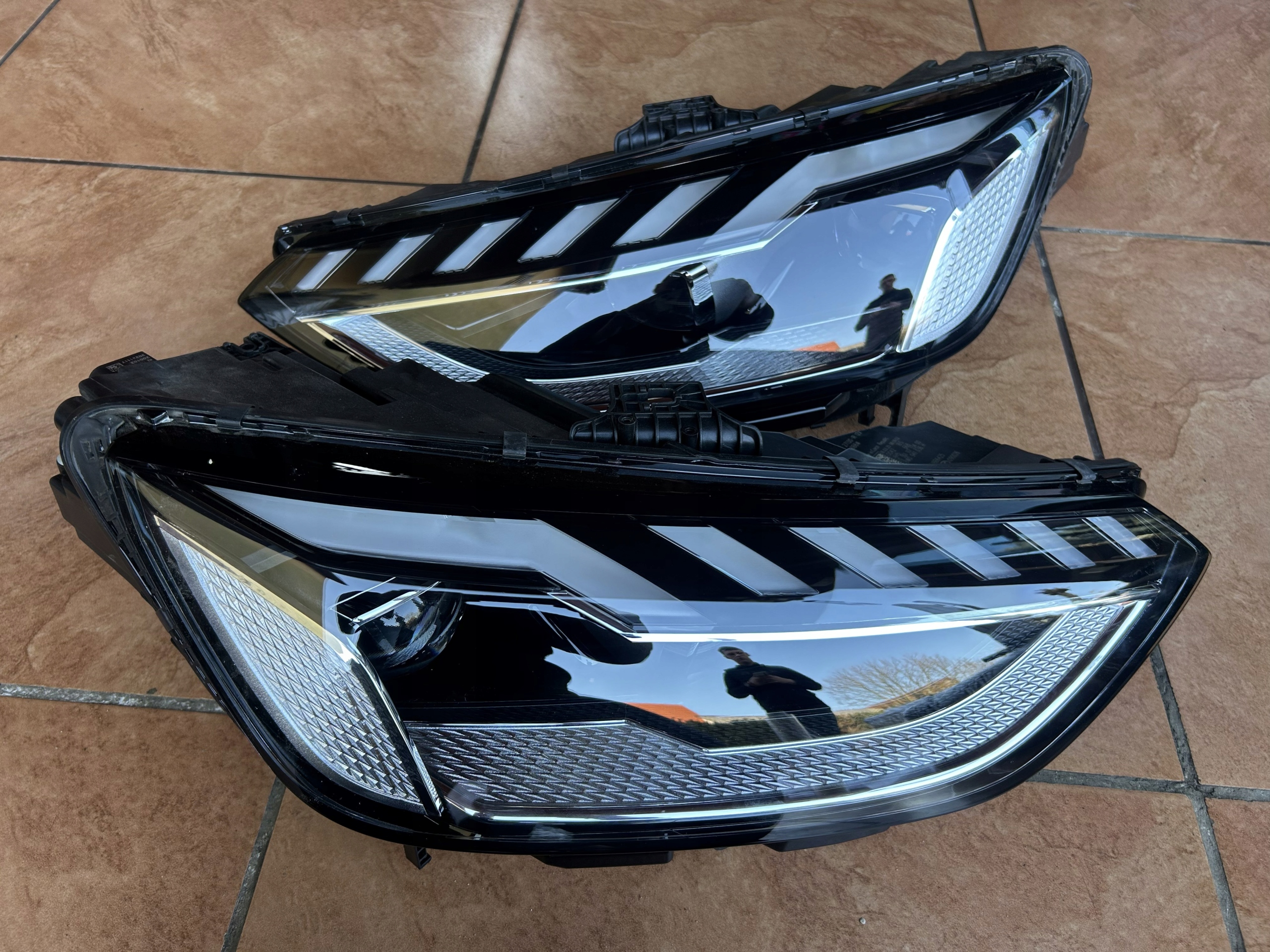 Světlomet — Audi A4, Skladom v EÚ — foto 1