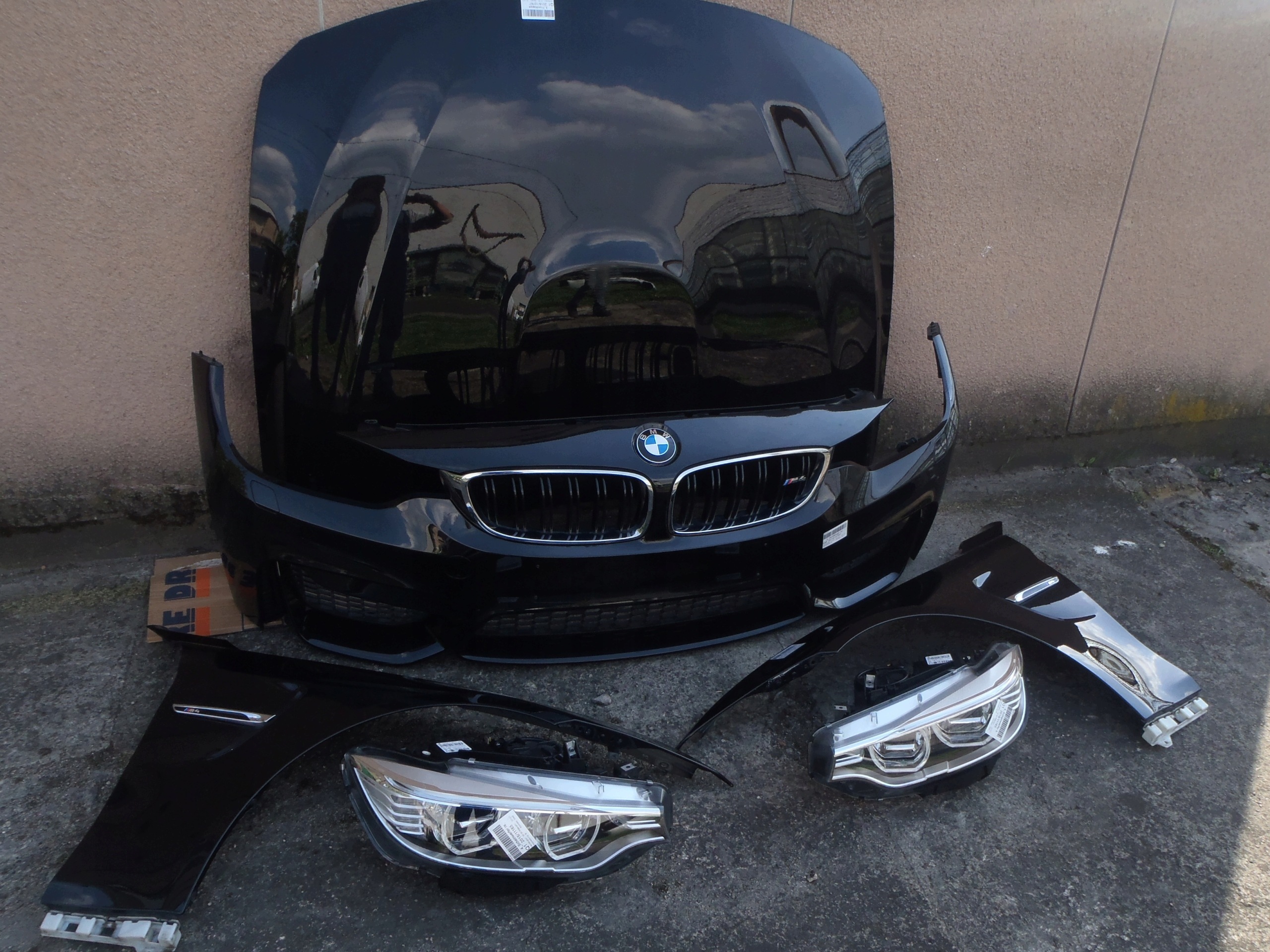 Komplet předek — BMW M3, Skladom v EÚ — foto 1