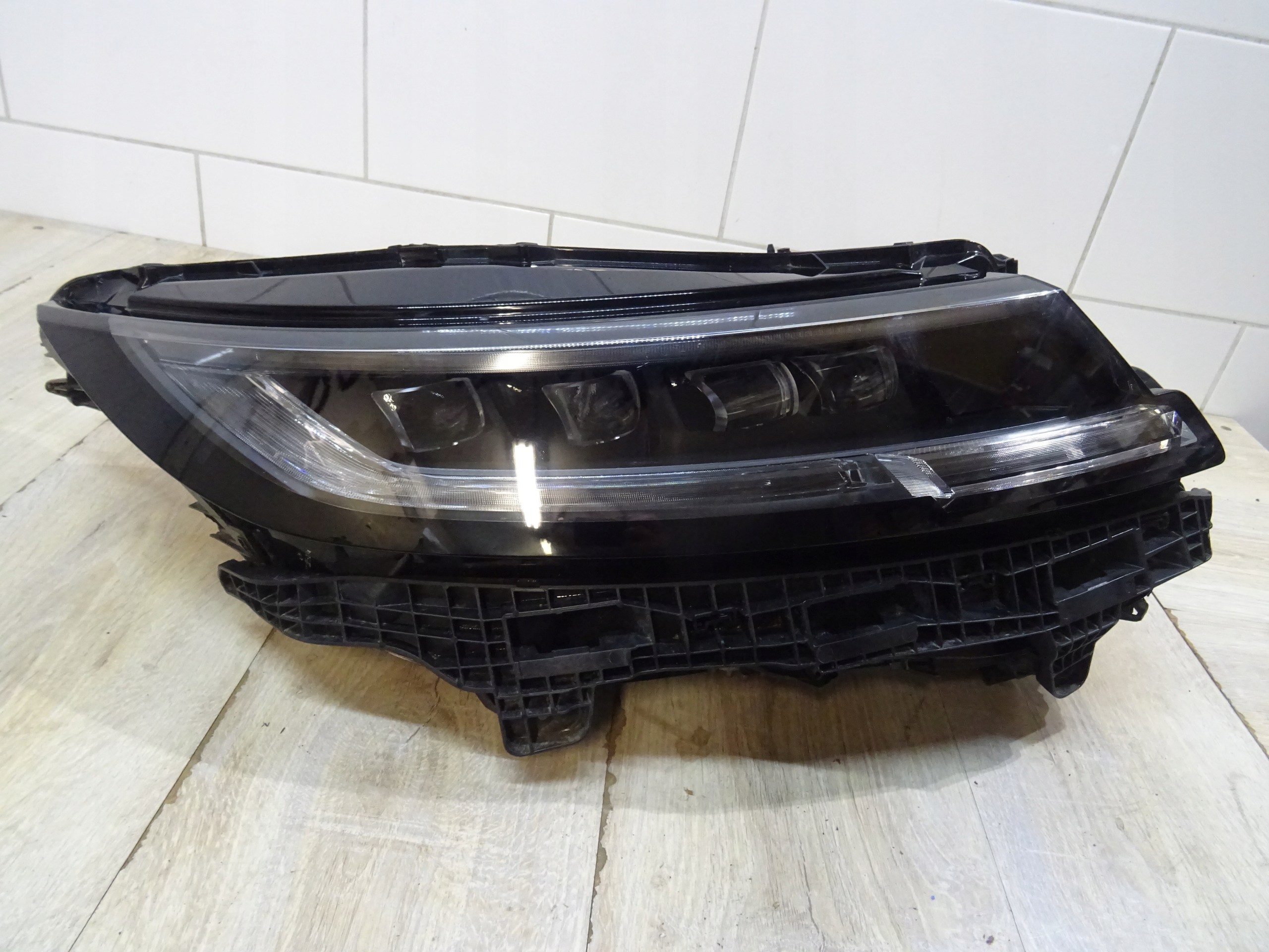 Světlomet N9X213W029EJ — Land Rover Range Rover, Skladom v EÚ — foto 1
