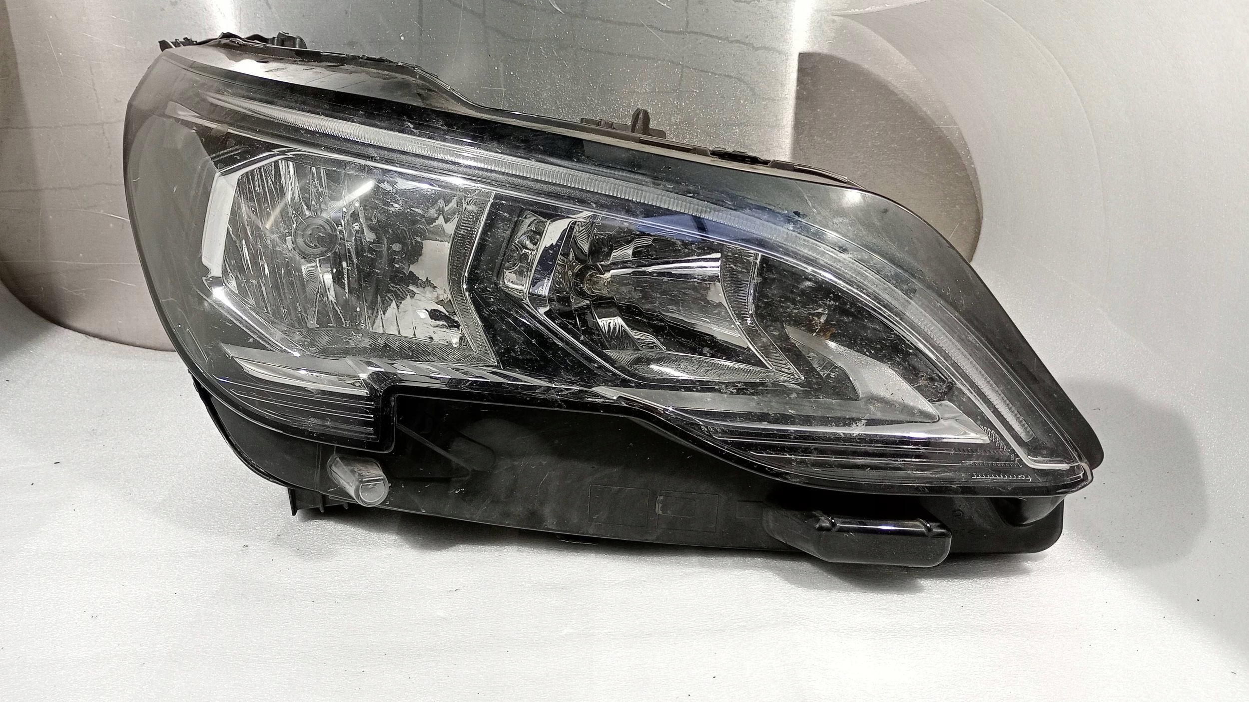 Světlomet — Peugeot 5008, Skladom v EÚ — foto 1