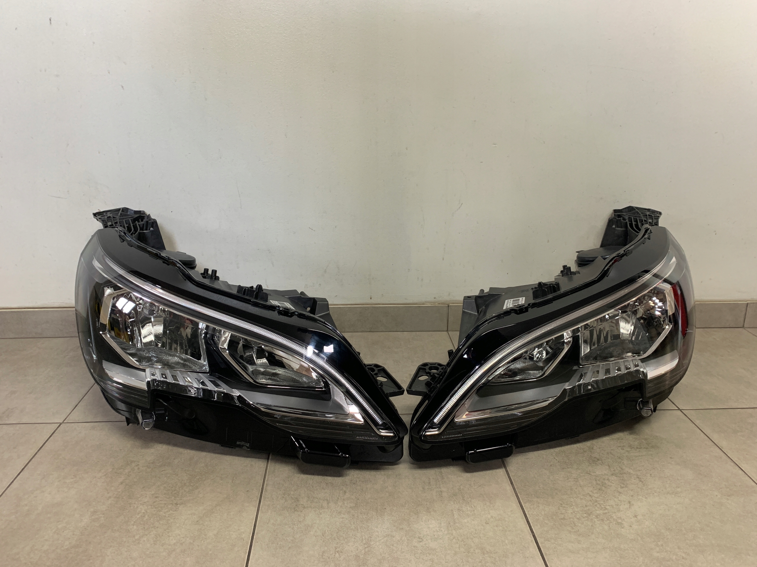 Světlomet — Peugeot 5008, Skladom v EÚ — foto 1