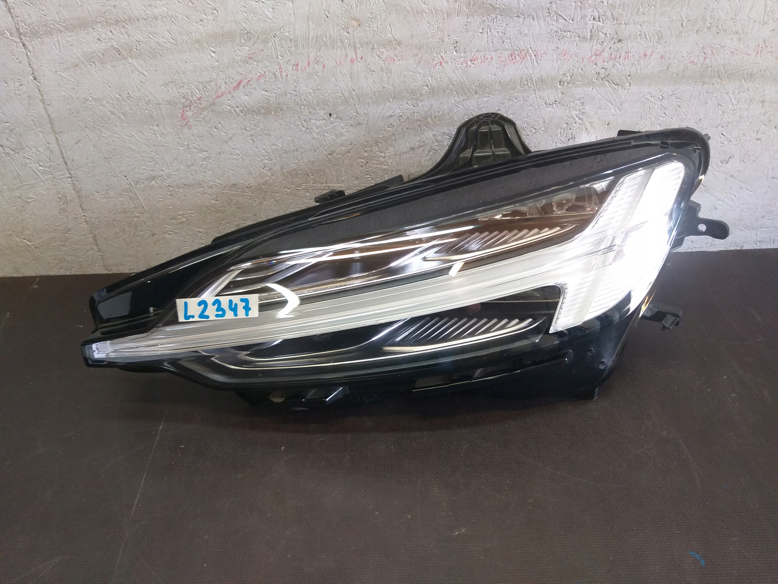 Světlomet — Volvo S60, Skladom v EÚ — foto 1