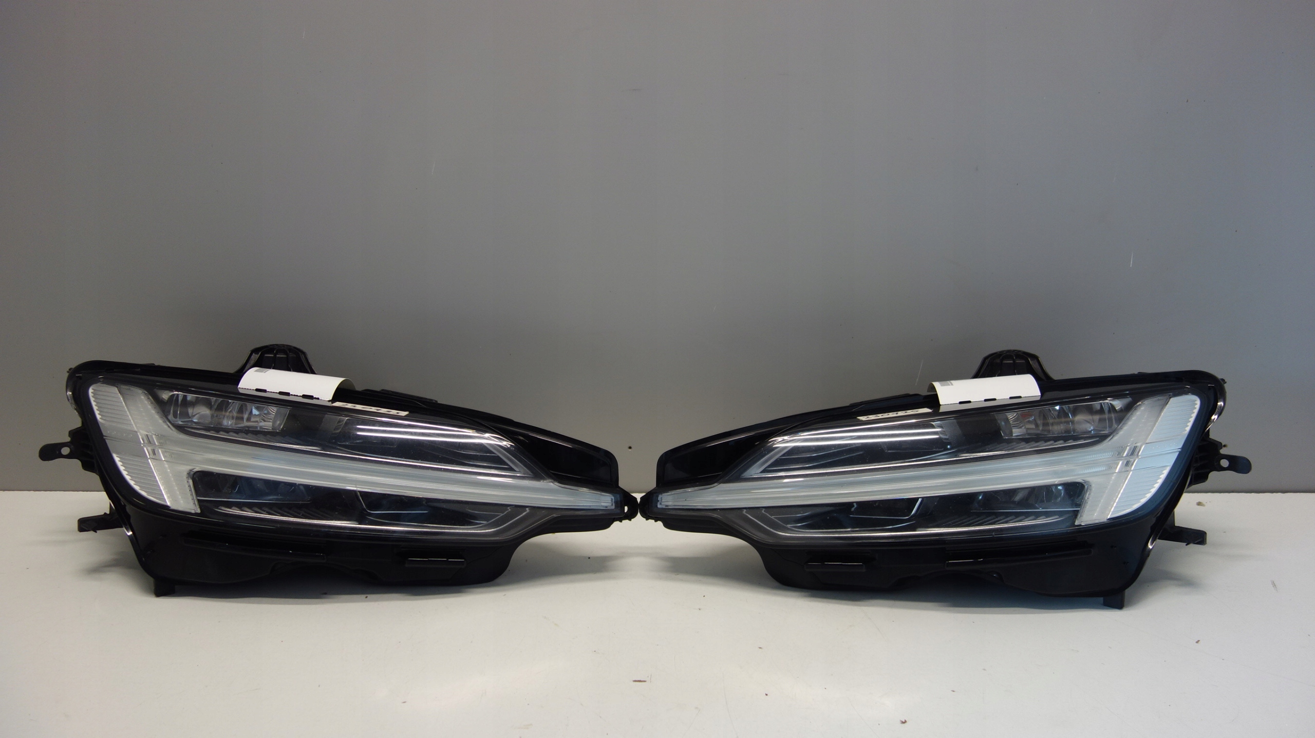 Světlomet — Volvo S60, Skladom v EÚ — foto 1