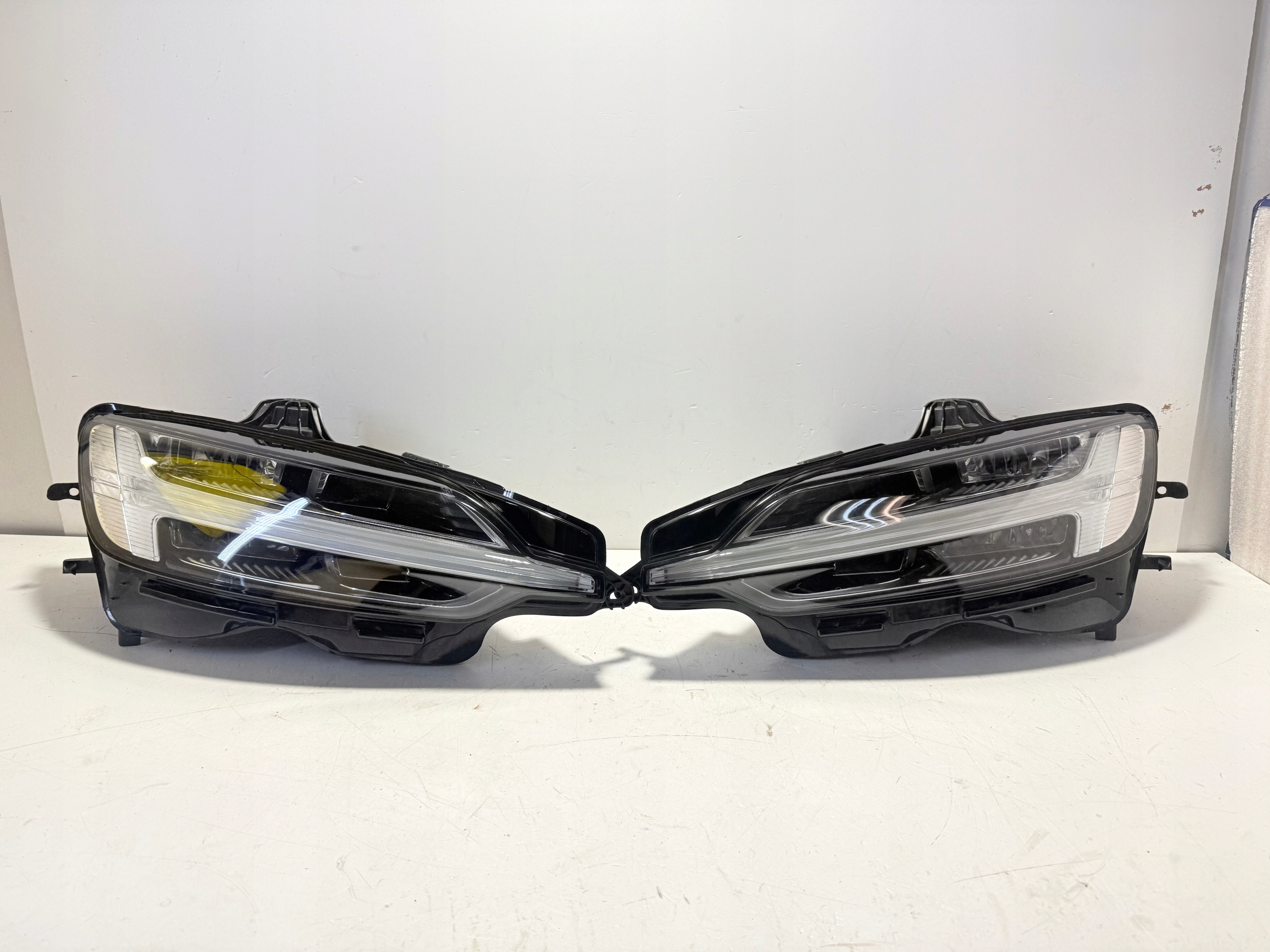 Světlomet — Volvo S60, Skladom v EÚ — foto 1