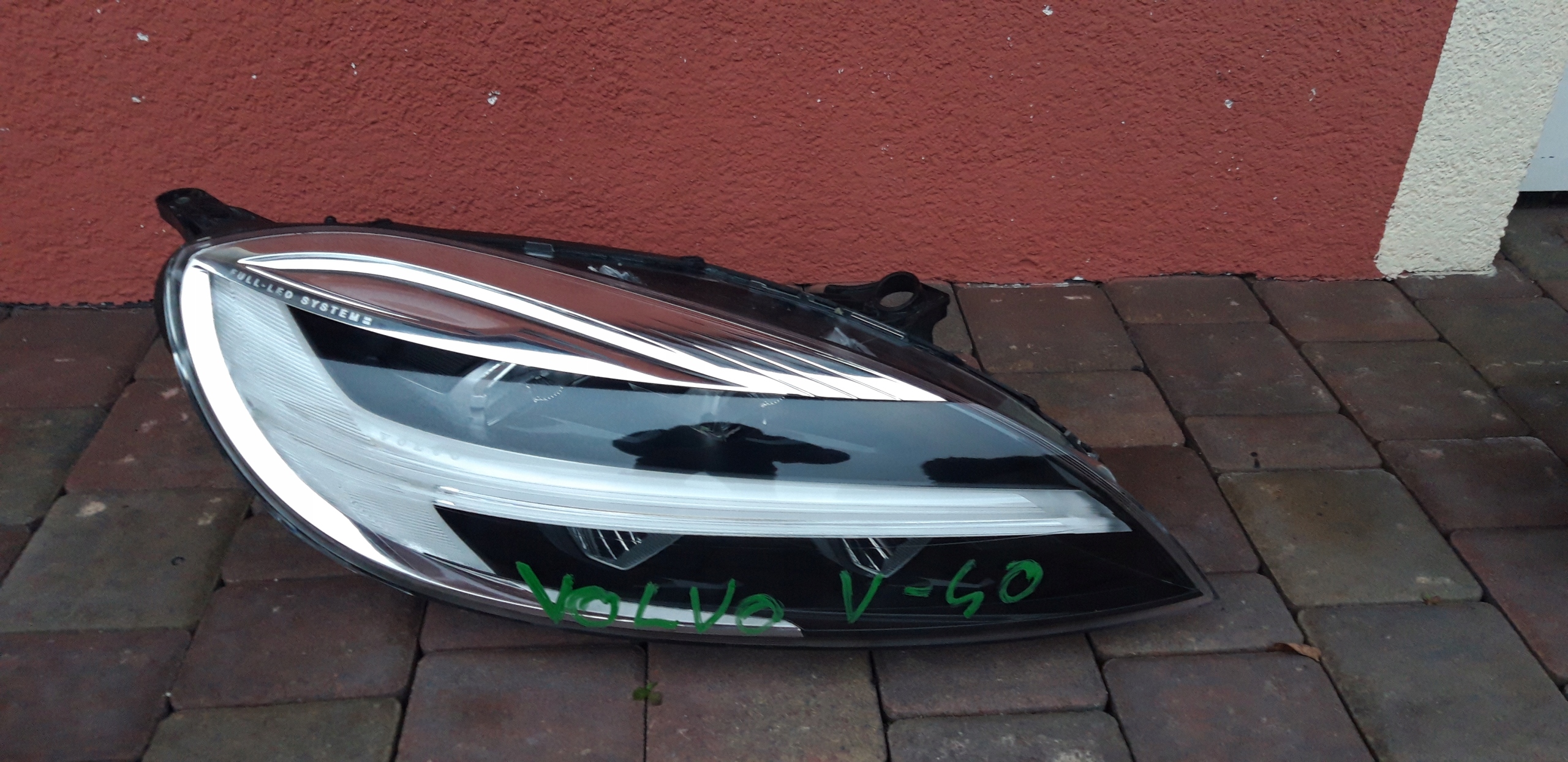 Světlomet — Volvo V40, Skladom v EÚ — foto 1