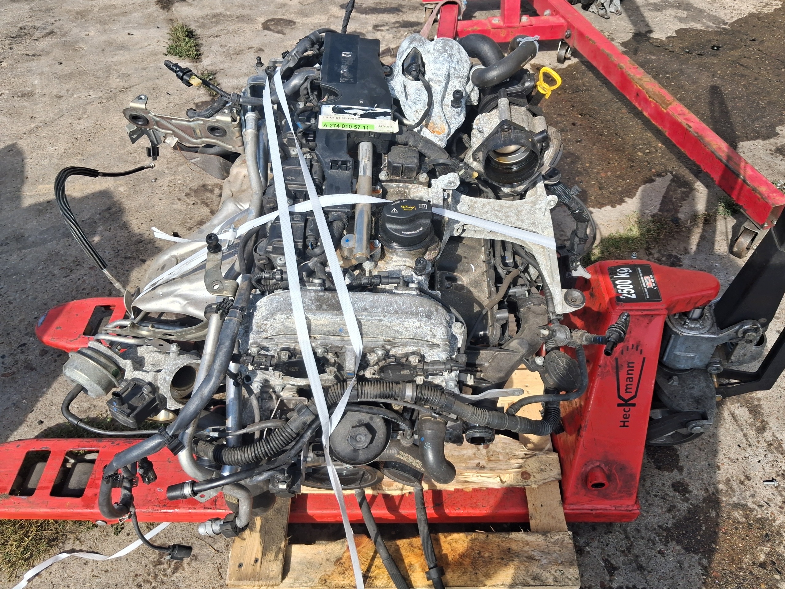 Kompletní motor A2740105711 — Mercedes-Benz C-Class 2.0, Skladom v EÚ — foto 1