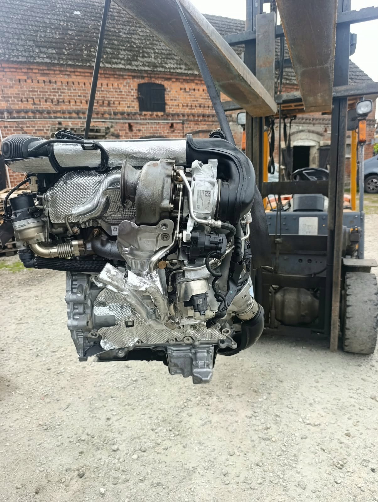 Motor — BMW X1 2.0, Skladom v EÚ — foto 1