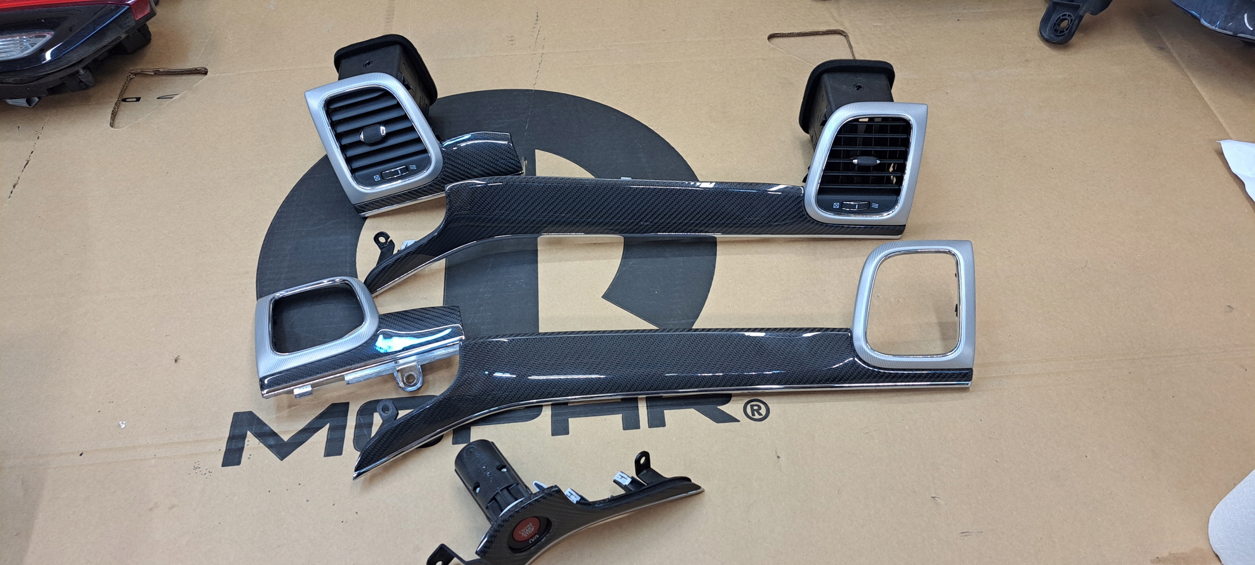 OEM komponent — Jeep Cherokee, Skladom v EÚ — foto 1
