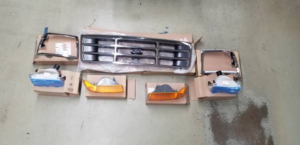 Světlomet — Ford F-250, dovoz USA — foto 1