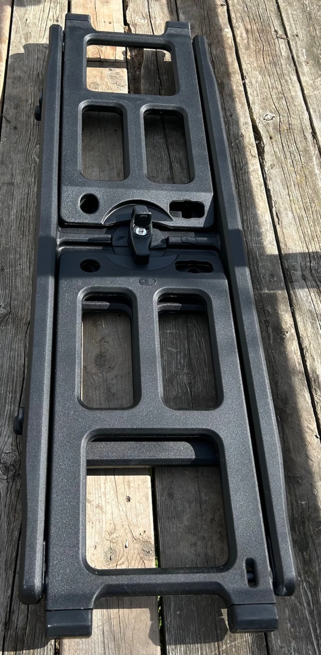 OEM komponent — Ford, červená, dovoz Kanada — foto 3 z 5