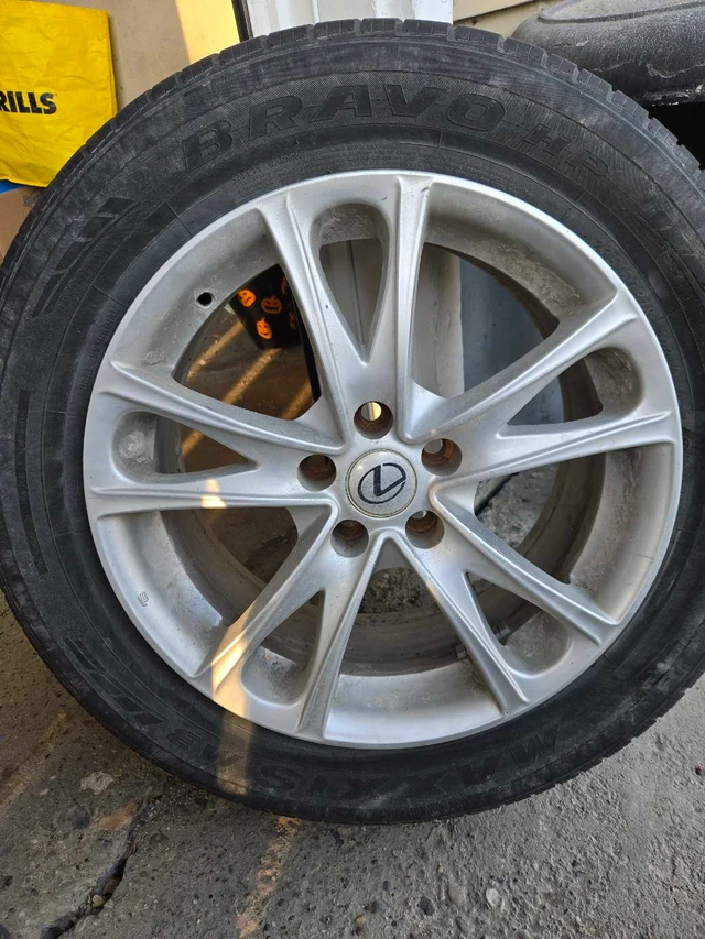 Kola — Toyota, strieborná, dovoz Kanada — foto 1