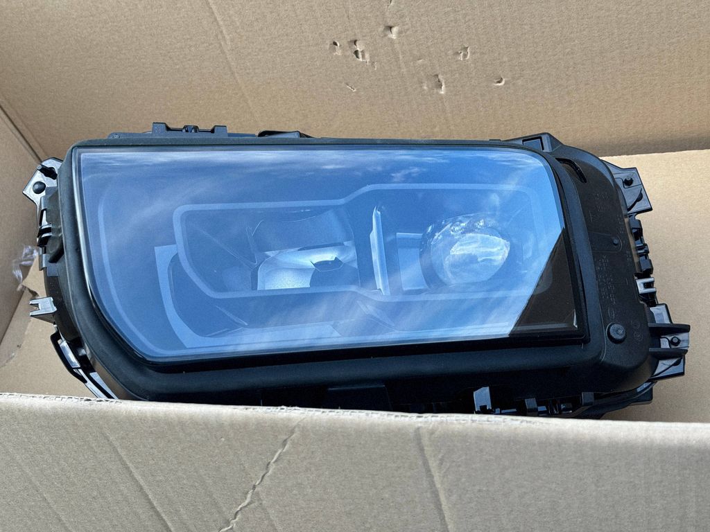95C941113C Porsche Macan (95C) světlomet, Skladom v EÚ — foto 1