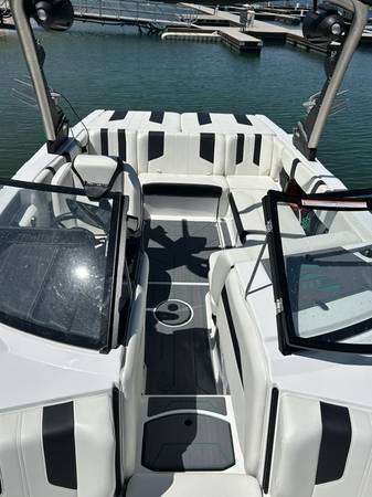 2025 Malibu, dovoz USA — foto 3 z 5