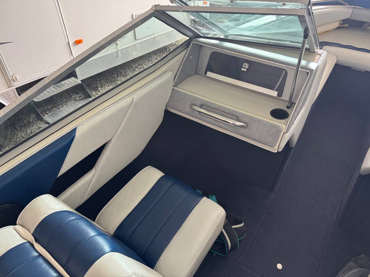 1986 Sea Ray, dovoz USA — foto 11 z 12