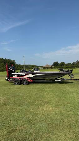2011 Nitro, dovoz USA — foto 1