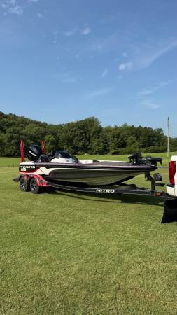 2011 Nitro, dovoz USA — foto 12 z 12