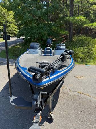 2011 Nitro, dovoz USA — foto 2 z 5