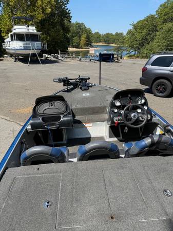2011 Nitro, dovoz USA — foto 3 z 5