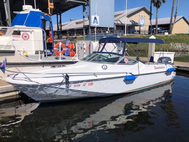 Boston Whaler, dovoz USA — foto 1 z 4 Boston Whaler, dovoz USA — foto 1 z 4