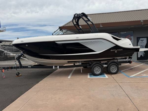 Bayliner, dovoz USA — foto 1 z 12 Bayliner, dovoz USA — foto 1 z 12