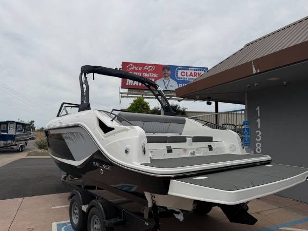 Bayliner, dovoz USA — foto 8 z 12