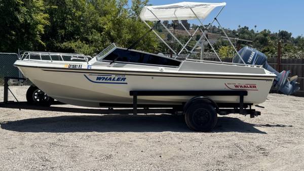 Boston Whaler, dovoz USA — foto 11 z 12