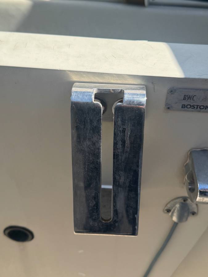 Boston Whaler, dovoz USA — foto 8 z 12