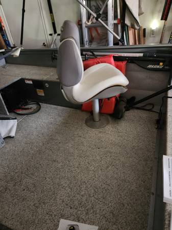Crestliner, dovoz USA — foto 2 z 12