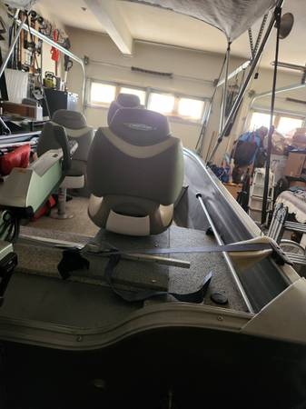Crestliner, dovoz USA — foto 8 z 12