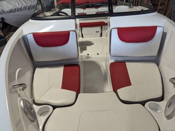 2022 Tracker, dovoz USA — foto 5 z 5