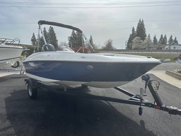 2025 Bayliner, dovoz USA — foto 3 z 12