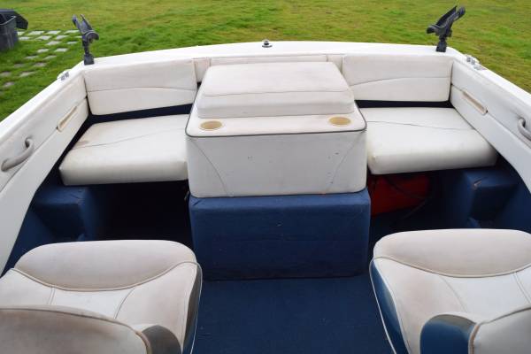 2001 Bayliner, dovoz USA — foto 9 z 12