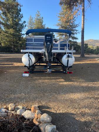 2014 Sun Tracker, dovoz USA — foto 3 z 12