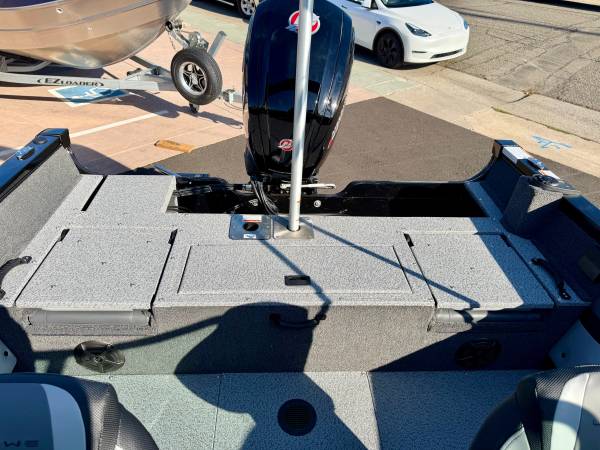 2026 Lowe, dovoz USA — foto 10 z 12