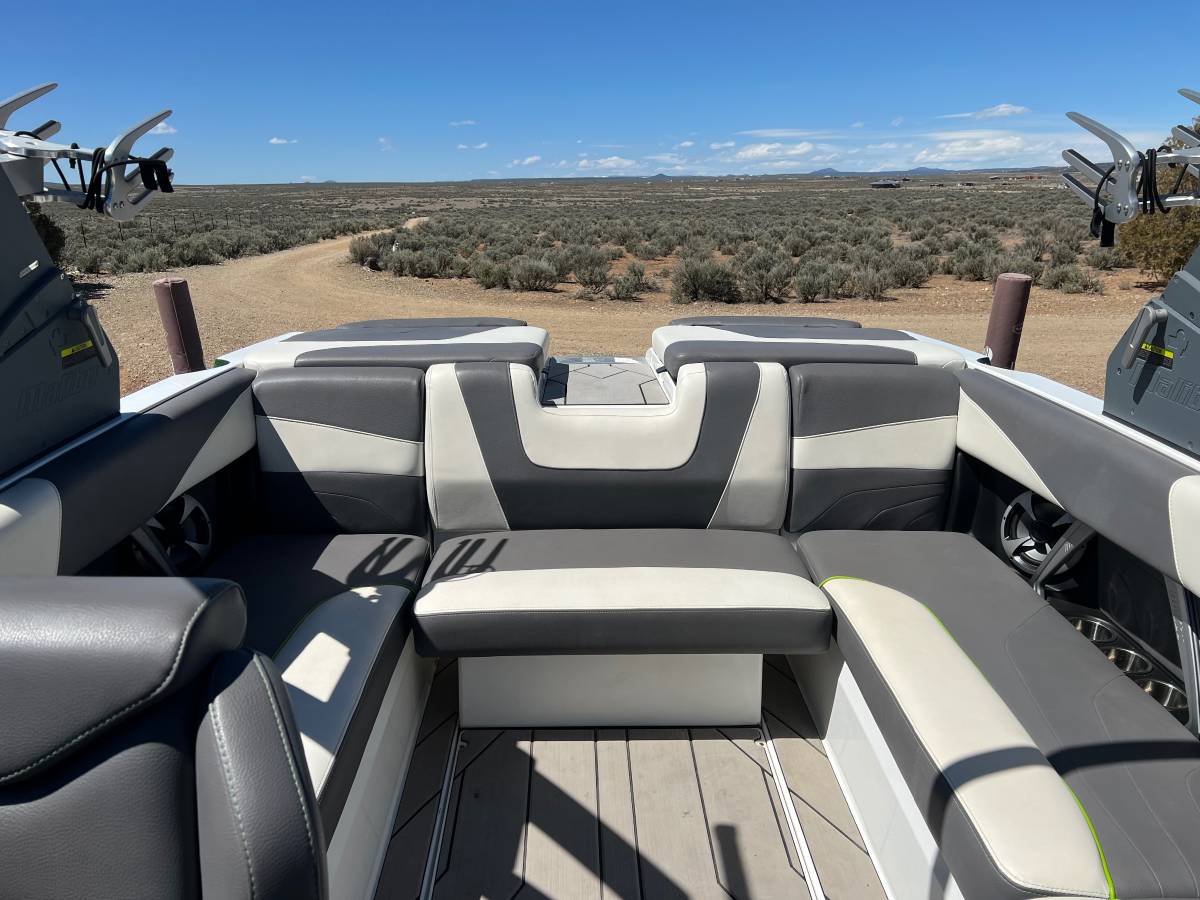 2020 Malibu, dovoz USA — foto 12 z 12