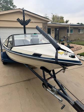 1989 MasterCraft, dovoz USA — foto 1 z 6 1989 MasterCraft, dovoz USA — foto 1 z 6