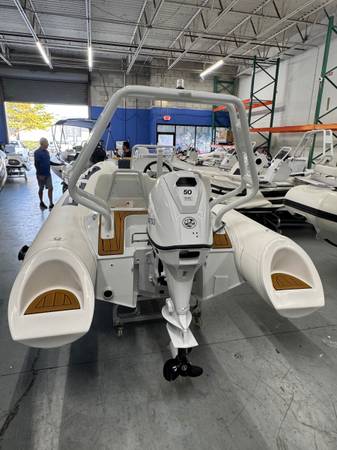 Boston Whaler, dovoz USA — foto 3 z 11