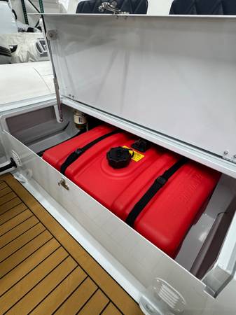 Boston Whaler, dovoz USA — foto 7 z 11