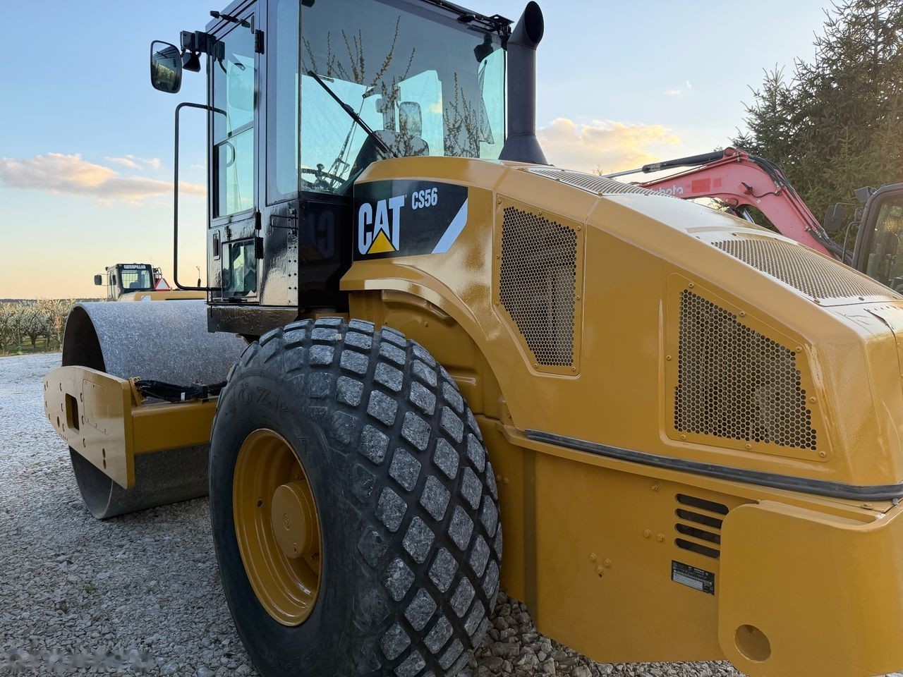 2012 Caterpillar CS56, 5 100 mth, dovoz Skladom v EÚ — foto 1
