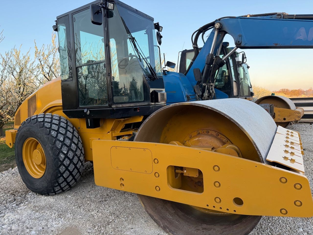 2012 Caterpillar CS56, 5 100 mth, dovoz Skladom v EÚ — foto 3 z 14