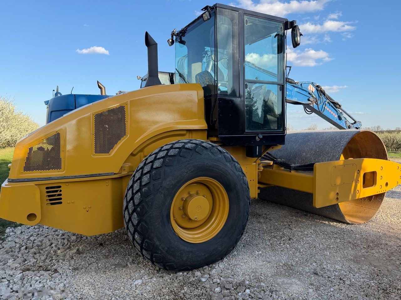 2012 Caterpillar CS56, 5 100 mth, dovoz Skladom v EÚ — foto 4 z 14