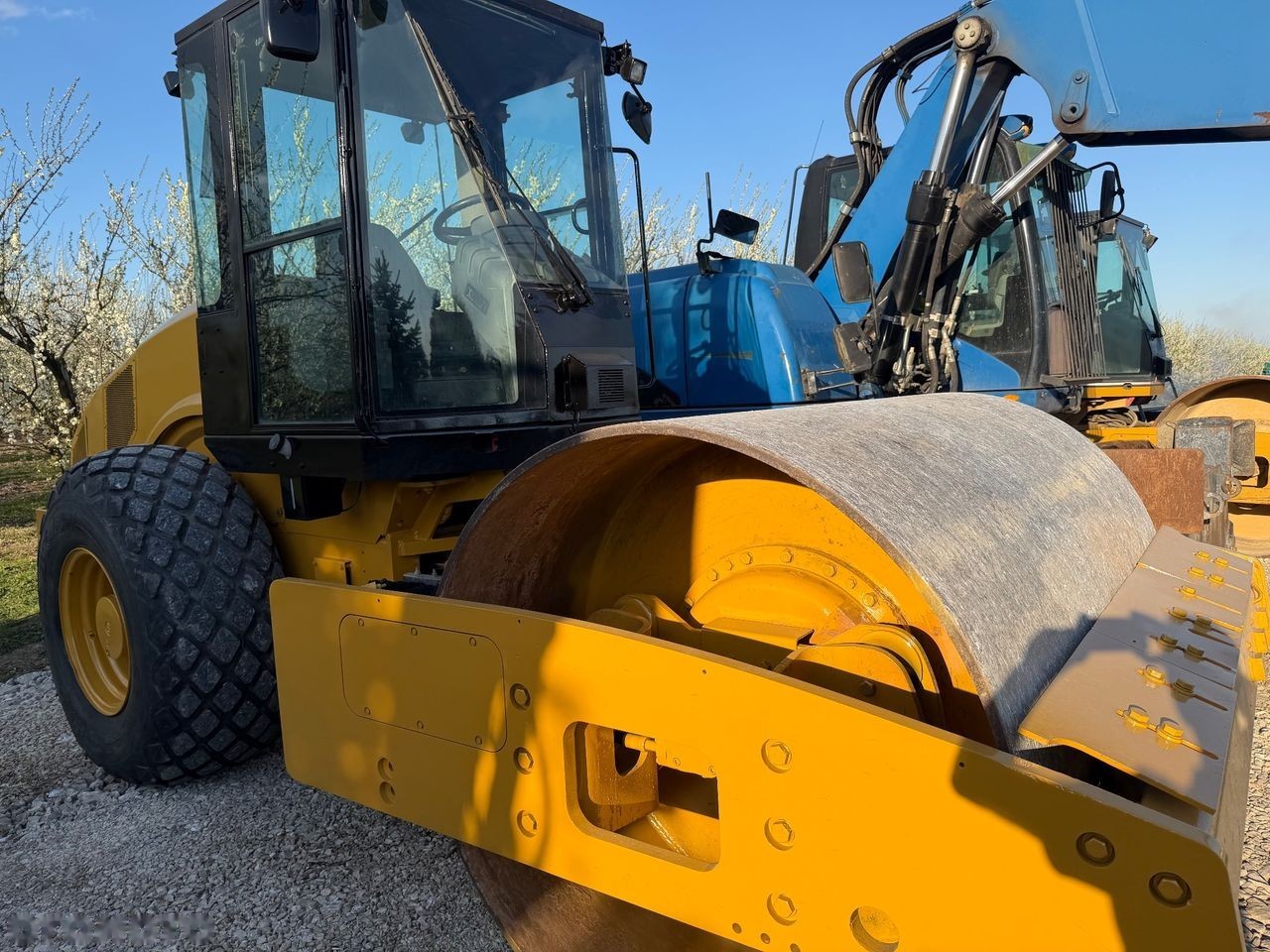 2012 Caterpillar CS56, 5 100 mth, dovoz Skladom v EÚ — foto 5 z 14