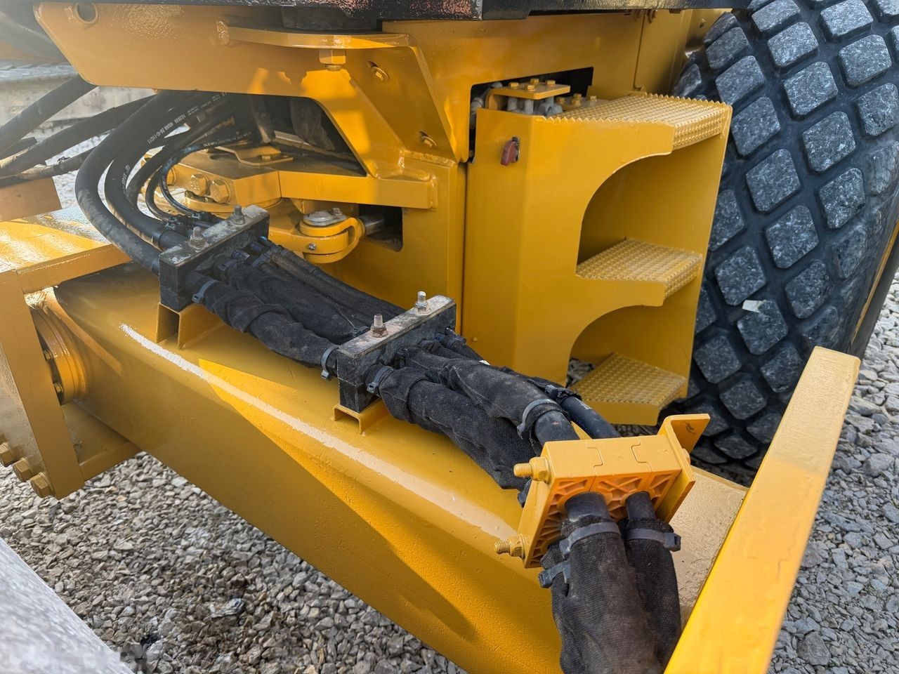 2012 Caterpillar CS56, 5 100 mth, dovoz Skladom v EÚ — foto 6 z 14