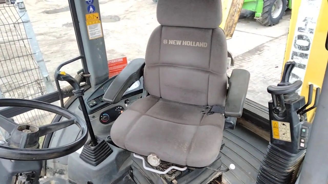 2010 New Holland B100B, 6 280 mth, dovoz Skladom v EÚ — foto 4 z 6
