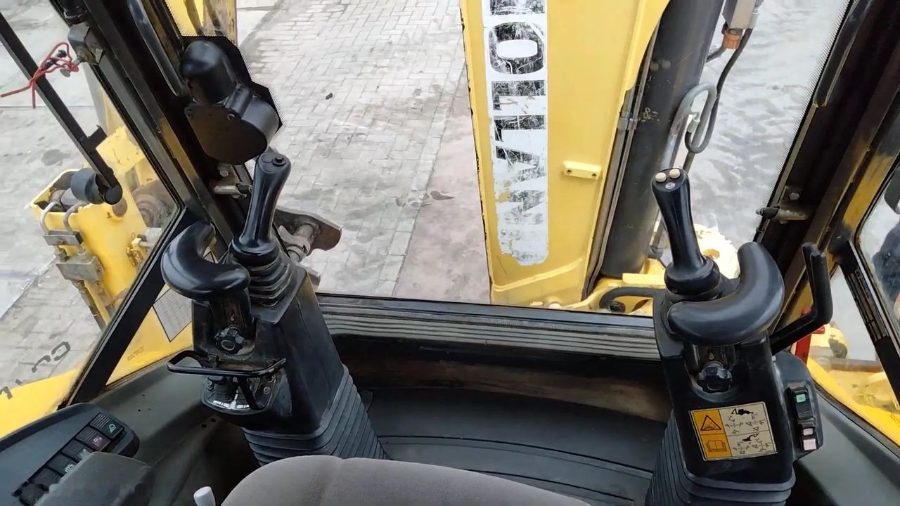 2010 New Holland B100B, 6 280 mth, dovoz Skladom v EÚ — foto 5 z 6