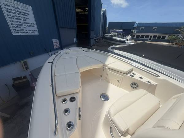 2024 Grady-White, biela, dovoz USA — foto 12 z 12