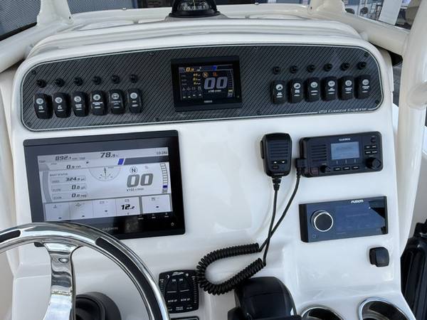 2024 Grady-White, biela, dovoz USA — foto 8 z 12